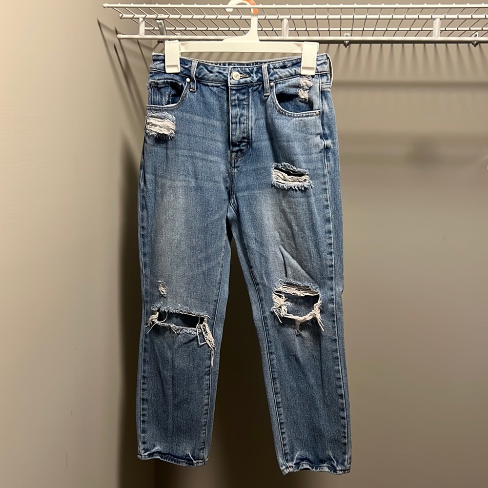PacSun Ripped Button Fly Mom Jean in Size 26